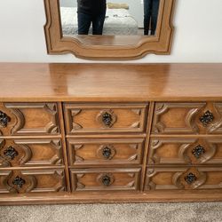 Bedroom Set - 5 Pieces