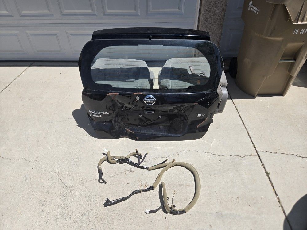 Nissan Versa 2014 To 2019 Note Tailgate Windshield