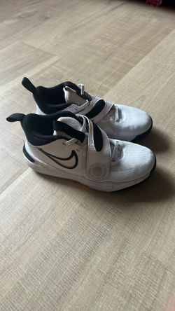 Size 2Y Boys Basketball Shoes