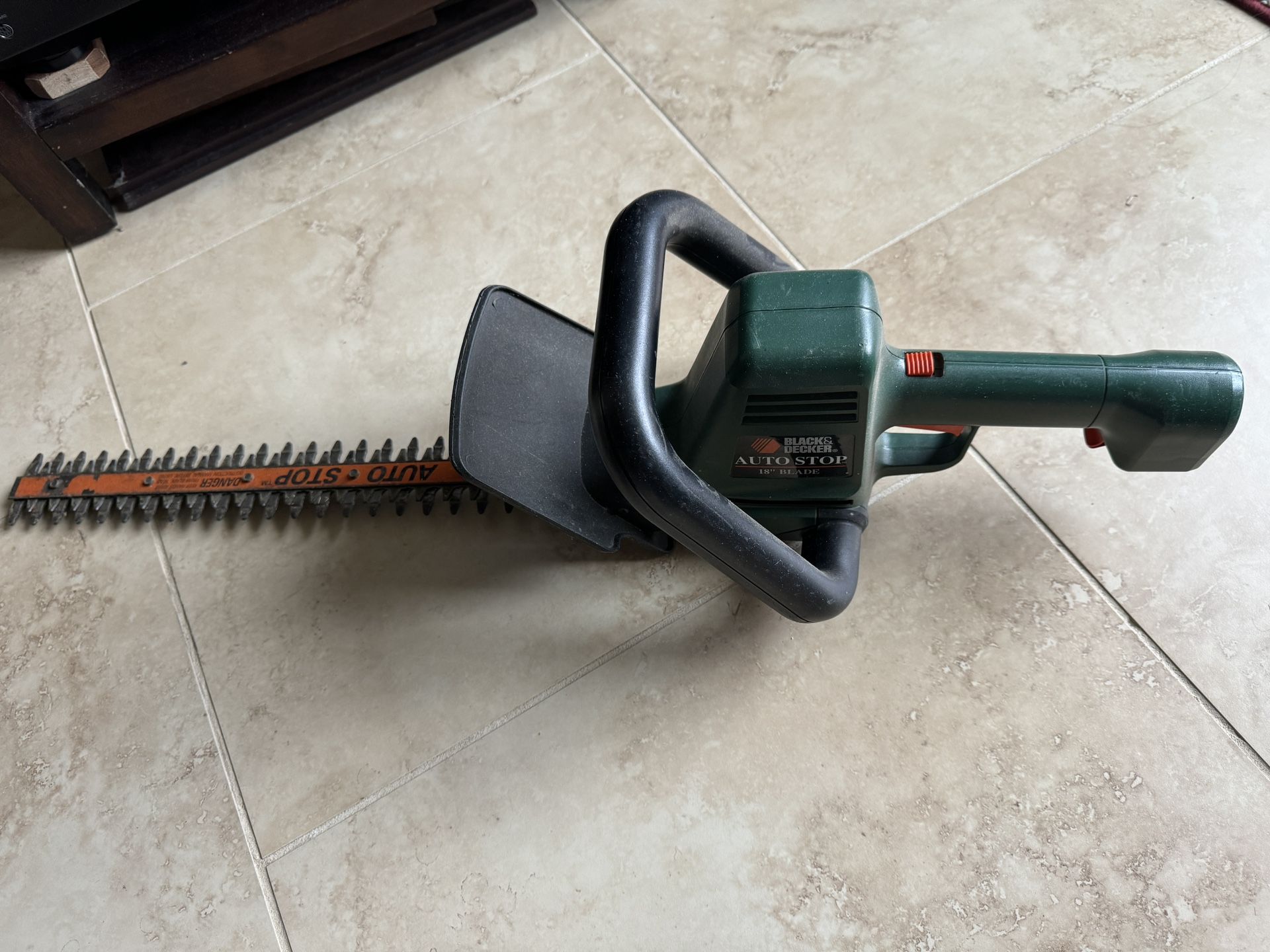 Black And Decker 18” Blade Hedge Trimmer HT400