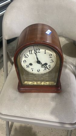Clock 🕰️ -Old in working Condition — I hear it working but front arms aren’t working properly. —Selling it in As is Condition !!