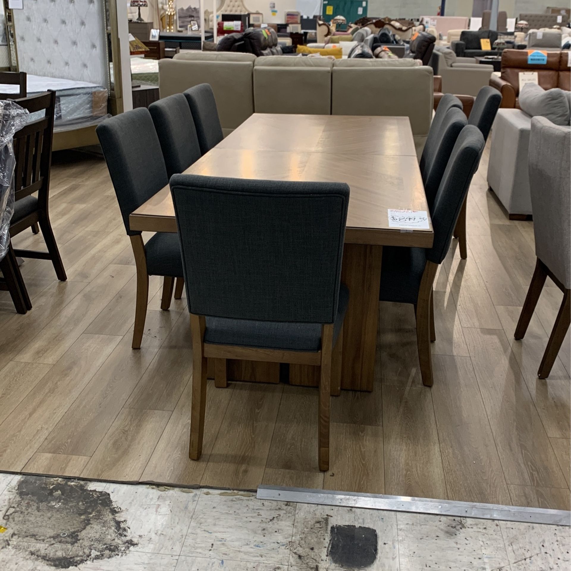 Zealand 9 Pc Dining Table Set