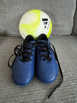 Soccer shoes
