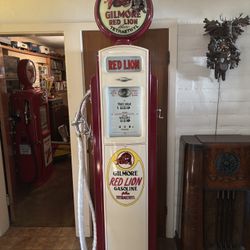 Gilmore Red Lion Gas Pump 1940’s