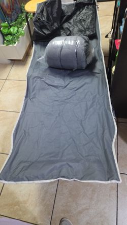 Foldable sleeping cot with removable pad