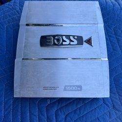 Boss CHM1500 amplifier 1500 Watt Power Amplifier