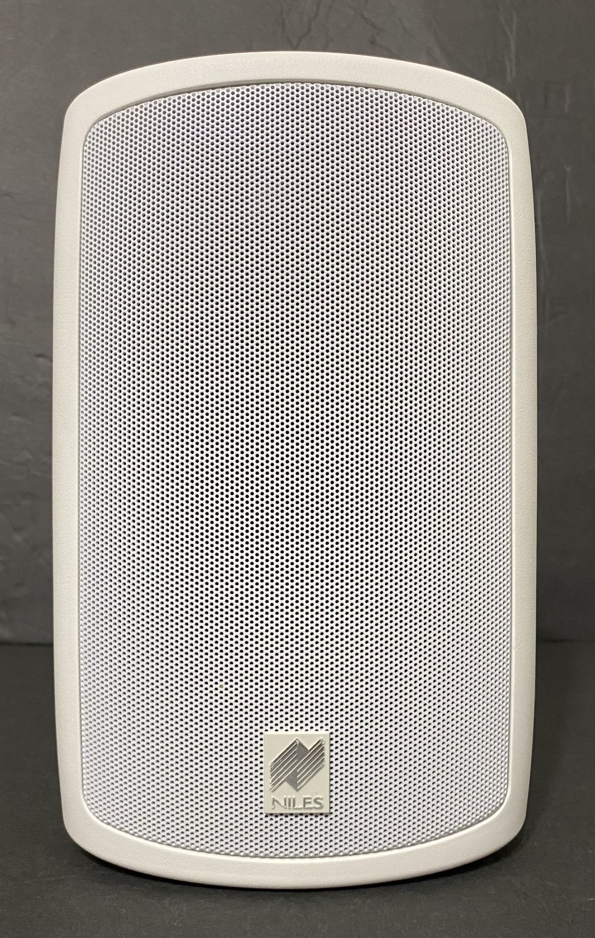 Niles OS5.3 White Indoor/All-Weather Outdoor Speakers w/Mounting Brackets And