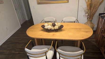Dining Table + 4 Chairs