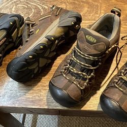 Keen 8 Wide Waterproof Hiking Boot - 