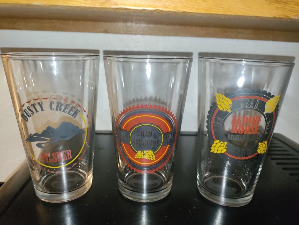 Home Pubs Select 16 oz. Pint Glasses 3 piece set! Brand New!