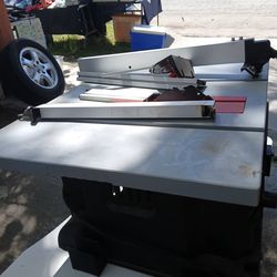 El artículo es una sierra de mesa de aluminio fundido ADMIRAL de 10 pulgadas y 15 amperios!