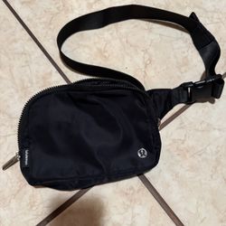 Lululemon Everywhere Belt Bag