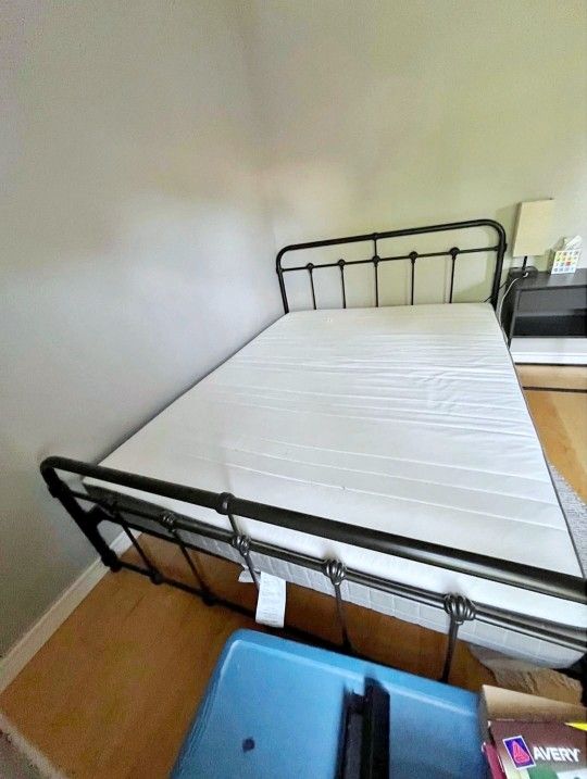 Queen Wayfair Metal Platform Bed Frame with Ikea Morgedal Mattress