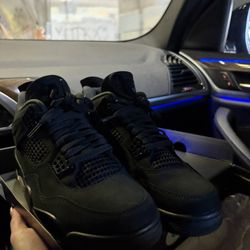 Black Cat Jordan 4