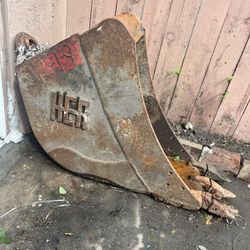 DIGGING BUCKET