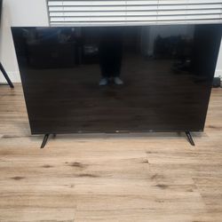 New TCL ROKU TV with remote 