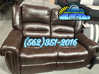 Two seater couch loveseat Nuevo new cafe