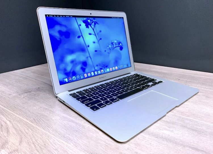Apple MacBook Air (13-inch, 2017) Silver, 8GB RAM, 128GB SSD MacOS Monterey