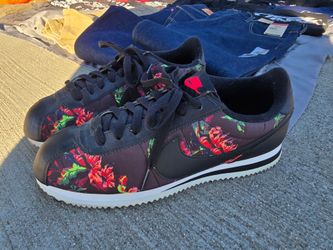 Nike Cortez Mens Size 9.5 used in excellent condition