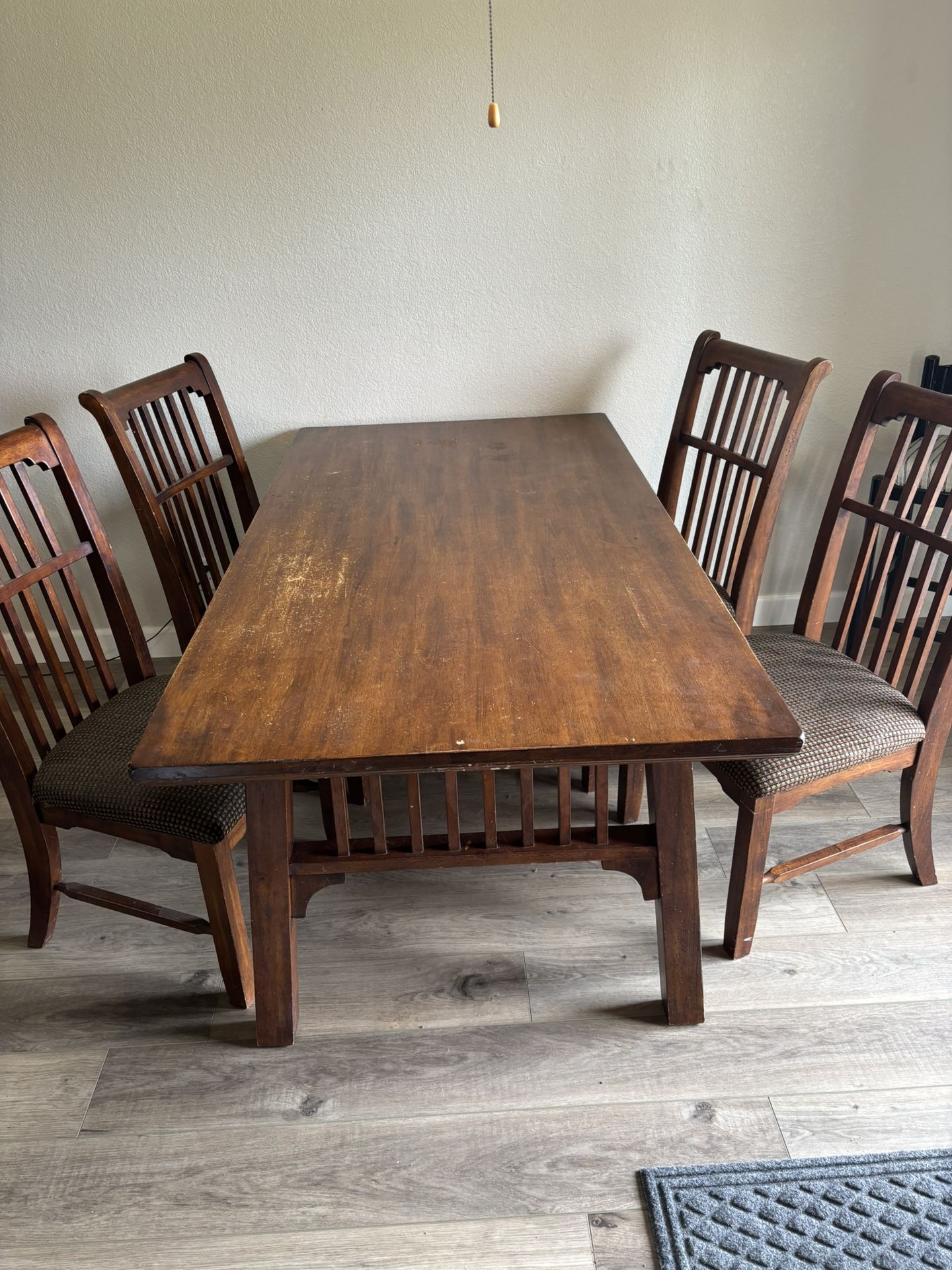 Dining table/4 chairs