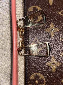 Authentic Louis Vuitton Makeup Bag for Sale in Irvine, CA - OfferUp