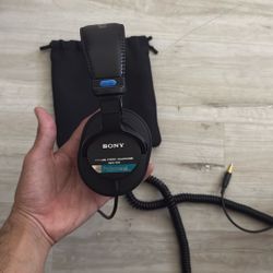 Sony MDR7506 Professional Large Diaphragm Headphone