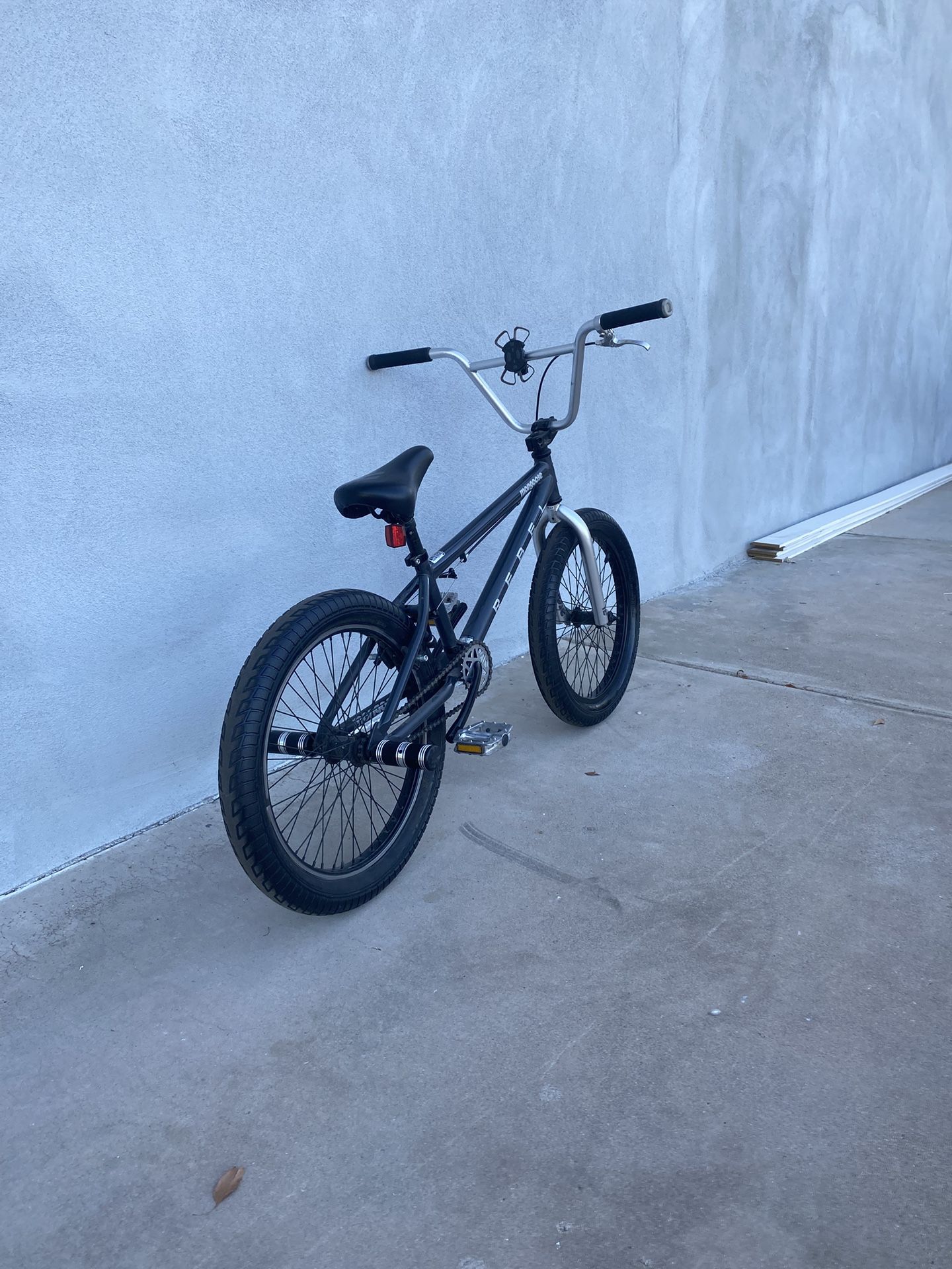 X1 Rebel Mongoose Bmx Bike