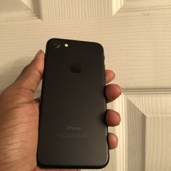 UNLOCKED IPHONE 7/ GOOD CONDITION 