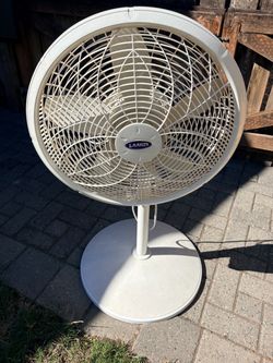 Fan upright