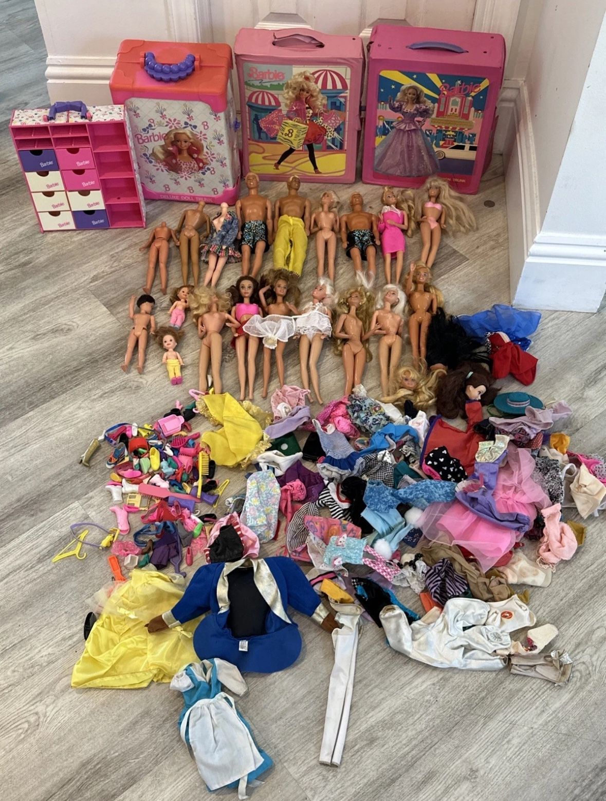 Vintage HUGE LOT 60s & 70S 15 Barbie Ken Dolls & Hundreds Clothes & Accessories