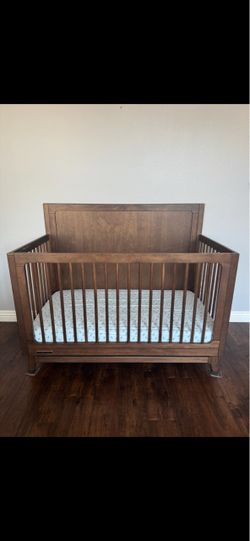 Crib Delta baby crib