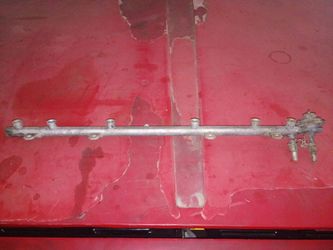Jeep Cherokee fuel rail