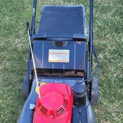 HONDA HRC216 COMERCIAL SELF PROPELLED LAWN MOWER. 