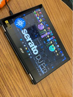 Touch screen laptop trae programas y Música perfect 👌 condition