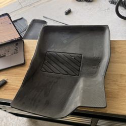 Tesla Model 3 Floor Mats And 2 New Air Cabin Filters