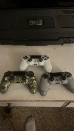 PS4 controllers