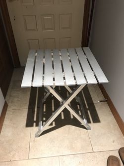 Foldable table