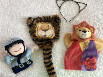 Hand puppets and play along book