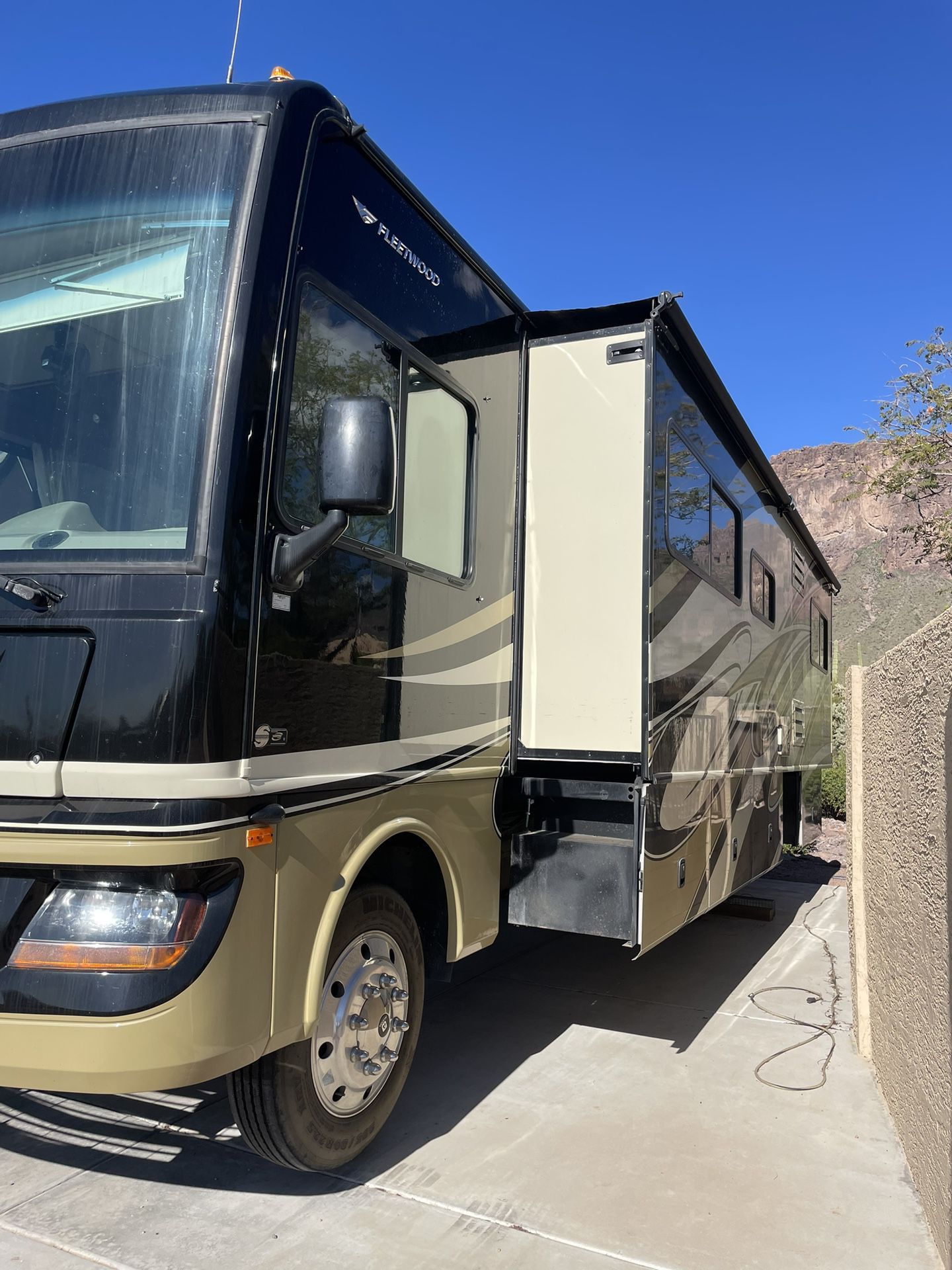 2011 Fleetwood Bounder 33U