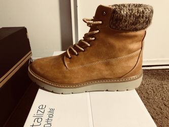 Women’s Sonoma boots 7.5 new