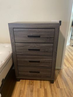 2 dressers 1 nightstand