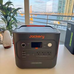 Jackery Explorer 2000 v2 Portable Power Station 
