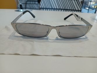 TOM FORD UNISEX SUNGLASSES BRAND NEW ASKING $100