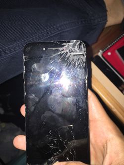 iPhone 7 128 gb T-Mobile for parts!!