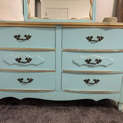 Vintage French Provincial 6-Drawer Dresser – Solid Wood – $145