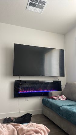 Insignia TV 70 Inch mount Included 