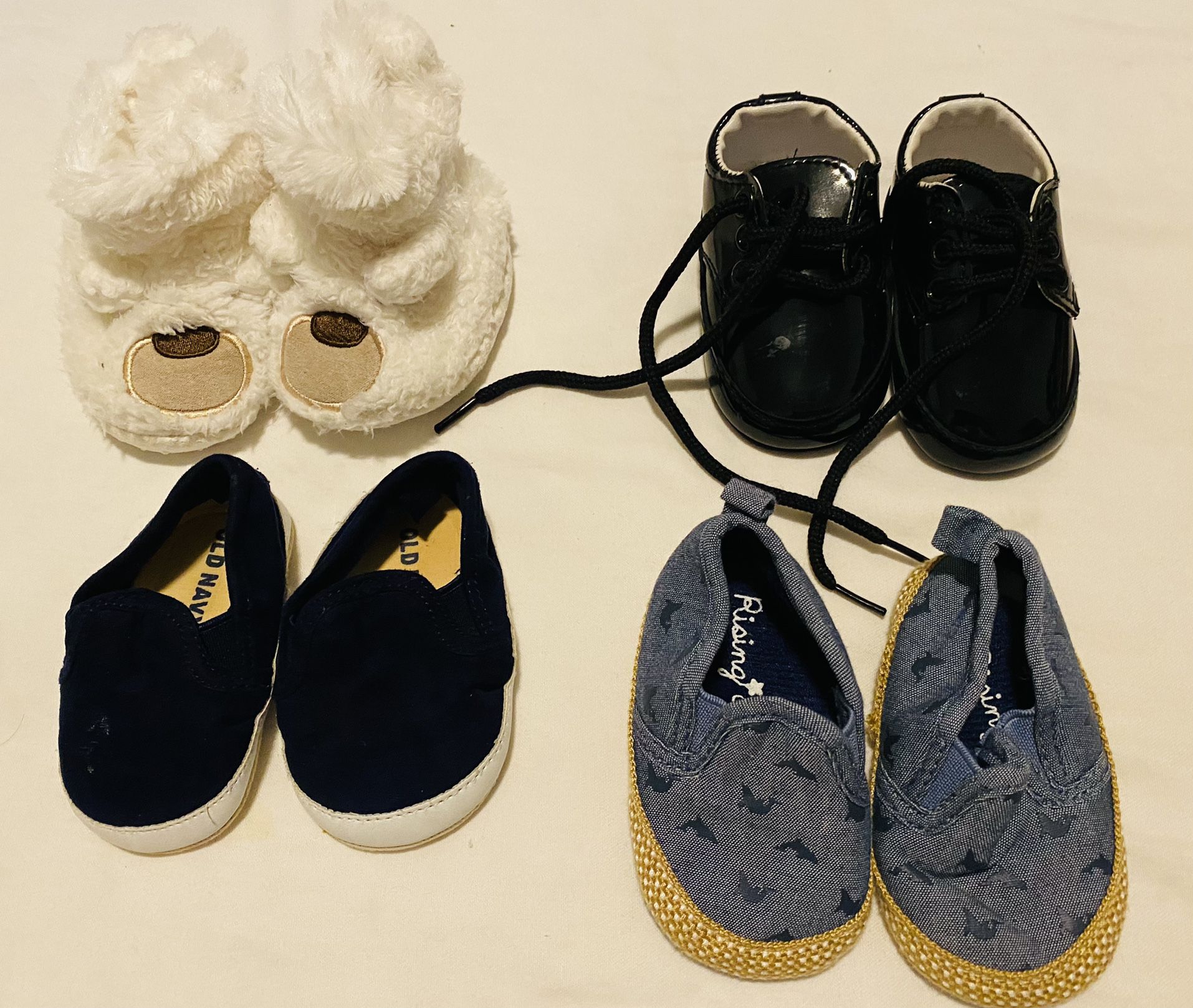 Four Pair Of Baby Shoes Size 0-3 Months for Sale in The Bronx, NY