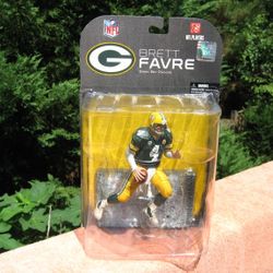 Green Bay Packers Quarterback Bret Favre McFarlane Toys Action Figure NEW
