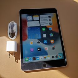 Apple iPad Mini 4 - Wifi - Like New 