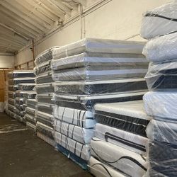 Queen Size Mattress Pillow Top 12"     New Mattress 